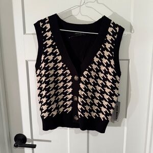 Haute Monde Black and Cream Houndstooth Knit Vest NWT